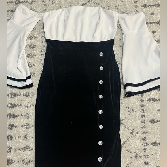 VENUS Dresses & Skirts - Venus Elegant Black and White Off-Shoulder Dress